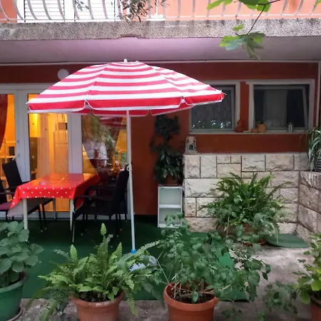 Leo Apartment *