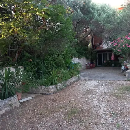 Apartment Leo Makarska