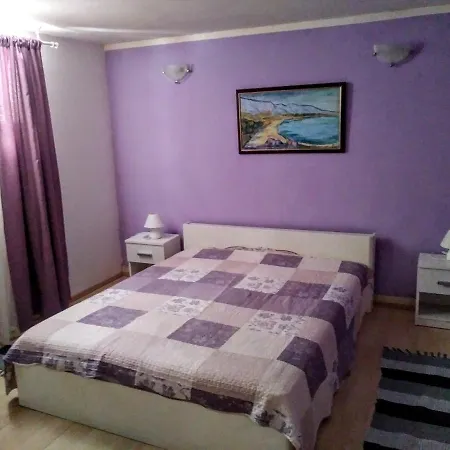 Apartman Leo *