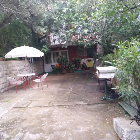 Apartman Leo *