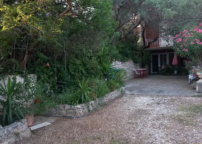 Apartment Leo Makarska